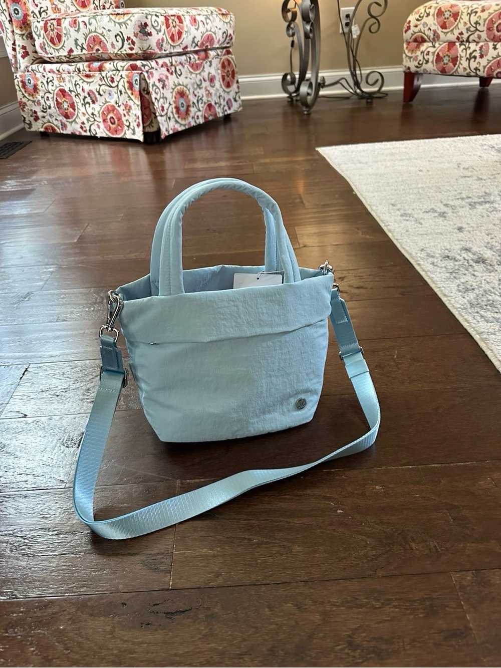 Lululemon On My Level Small Tote
Bag 5L Foam Cloud/Silver-NWT - Picture 9 of 10